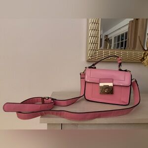🩷Pink cross body purse with adjustable belt